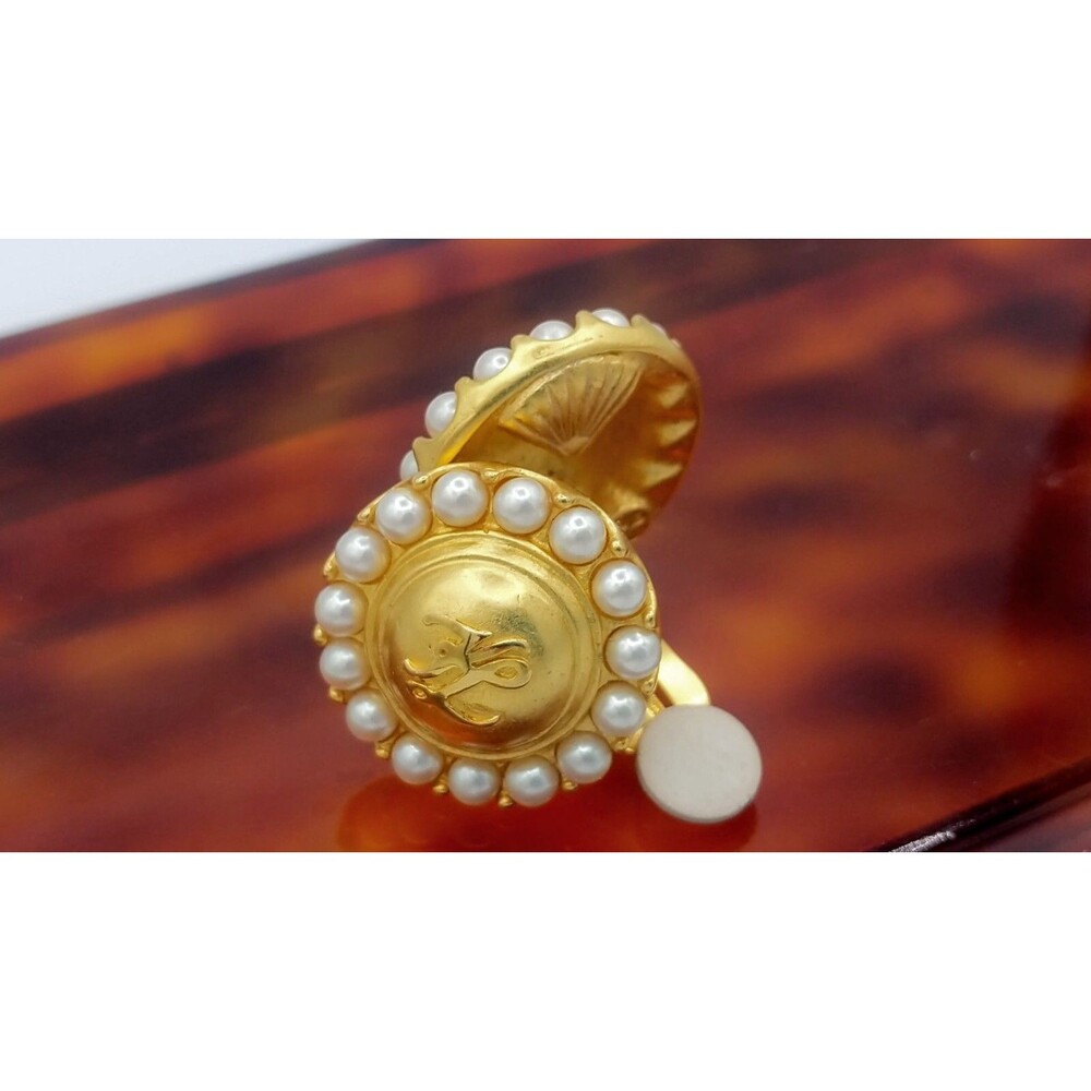KARL LAGERFELD KL Vintage, Initial Logo Round Disc Pearl Clip-On Earrings 1'' Dm